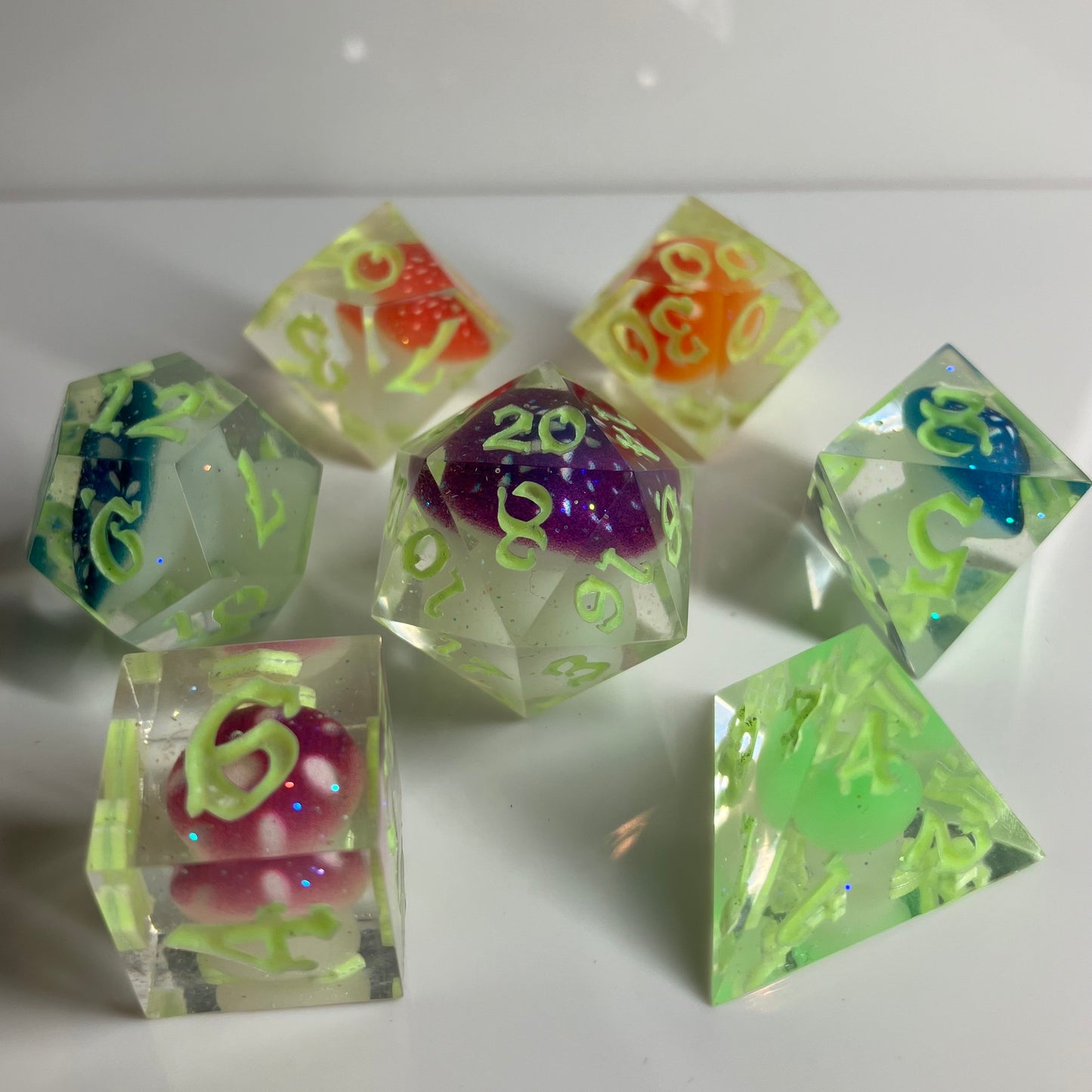 Glowing Mushrooms 7 piece dice set