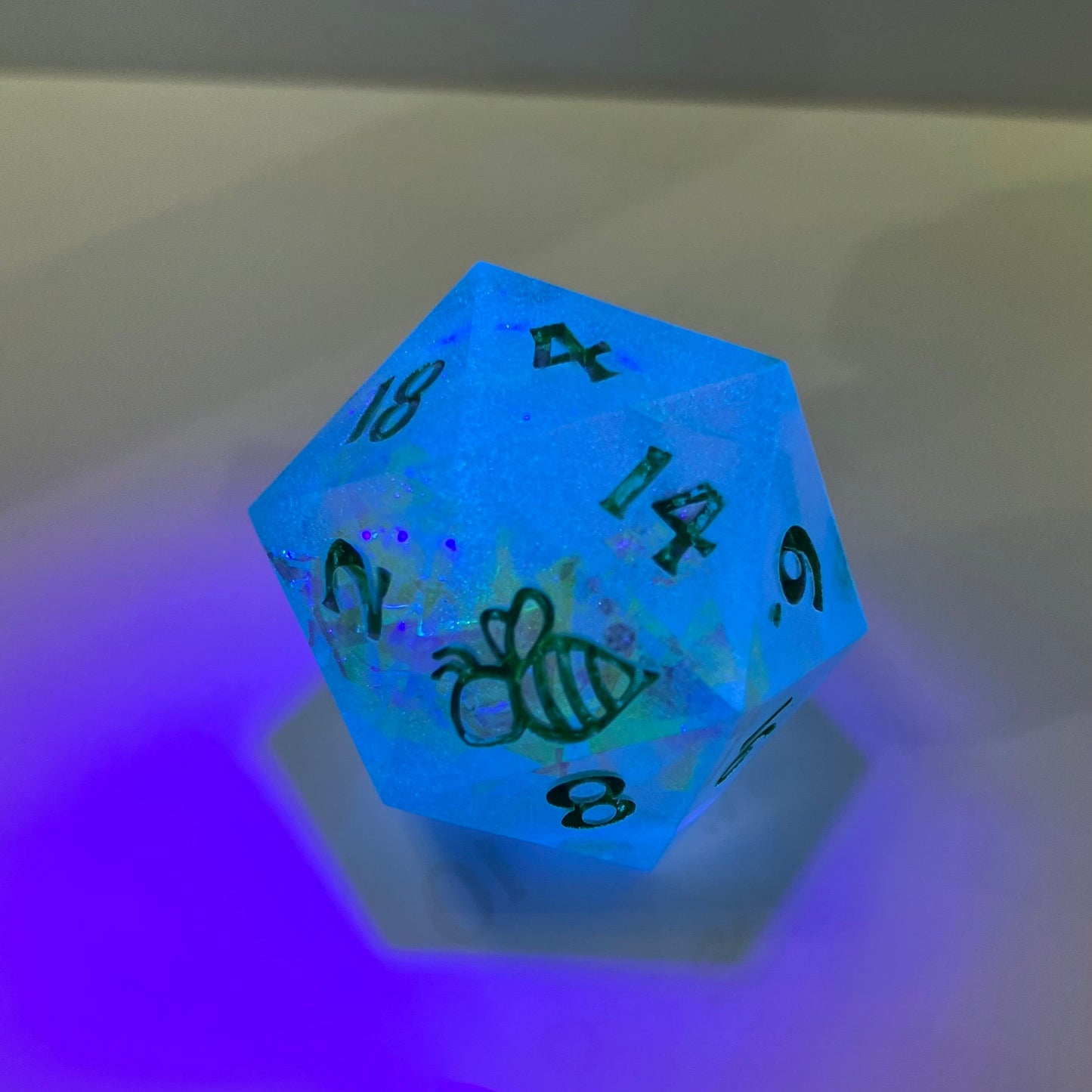 24mm Large d20 glowing in the dark