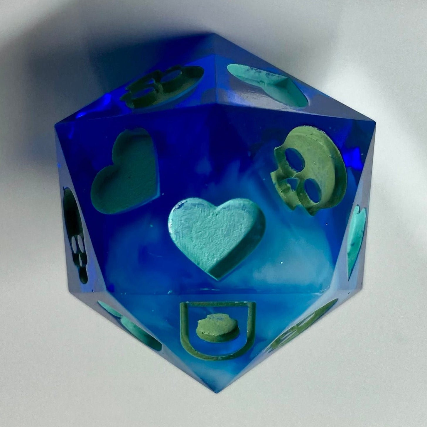 Deep blue d20 with white in middle like deep sea for dnd