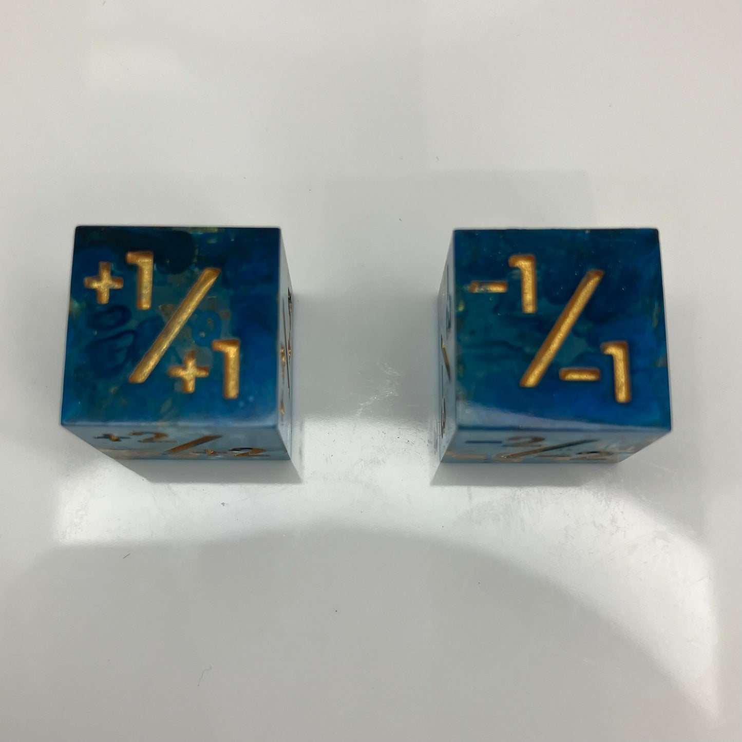 clear to blue d6 with positive and negative counters on them for MTG