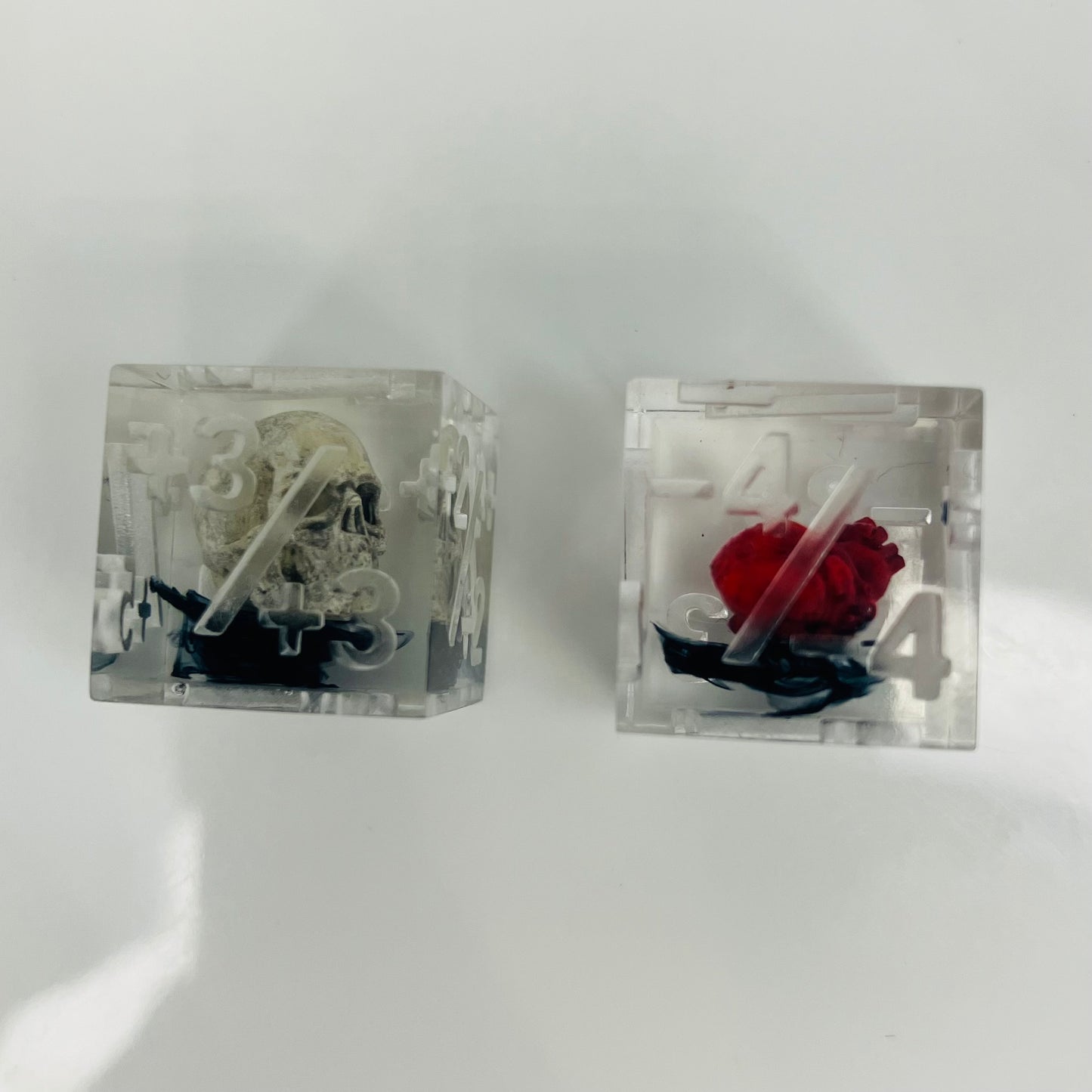 MTG counter dice with hand painted heart and skull
